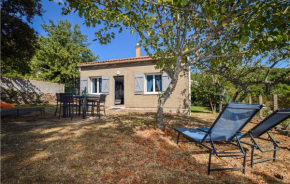 Nice home in P, Vecchio lOspedale with WiFi and 3 Bedrooms, Porto-Vecchio